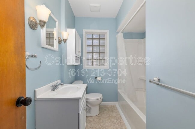 Building Photo - 1115 Lake Michigan Dr NW