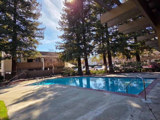 Building Photo - 2201 Monroe St