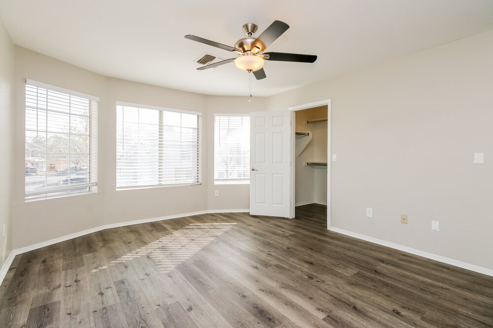 Building Photo - 1042 N Blackbird Dr