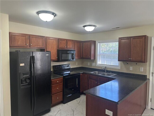 Building Photo - 5724 Crepe Myrtle Dr