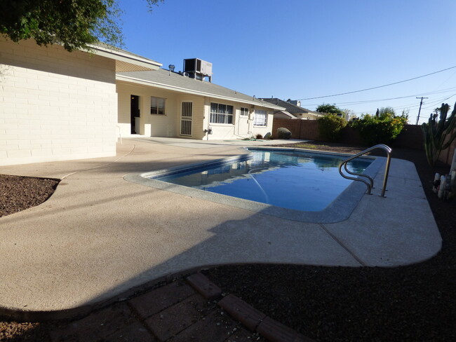 Building Photo - South Scottsdale Charmer!  3 Bedroom 2 Bat...