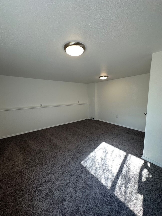 Building Photo - 2 bedroom | 1 bathroom | Single Family | B...