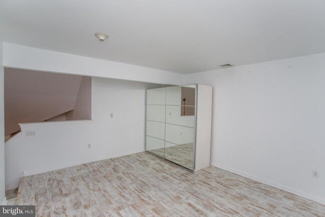 Building Photo - 523 Carson Terrace