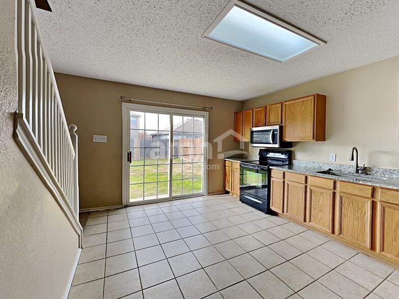 Building Photo - 3332 Chapel Ridge Way