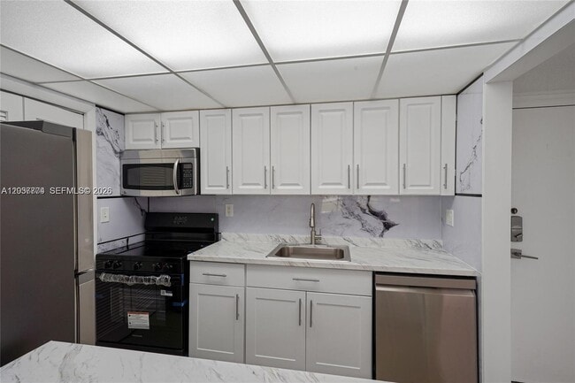 Building Photo - 200 Lakeview Dr
