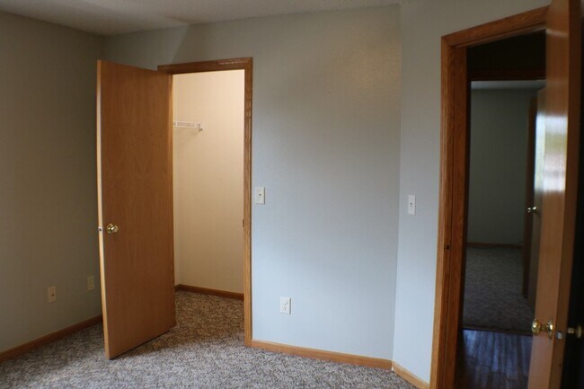 Building Photo - $1,175 | 2 Bedroom, 1 Bathroom Condo | Pet...