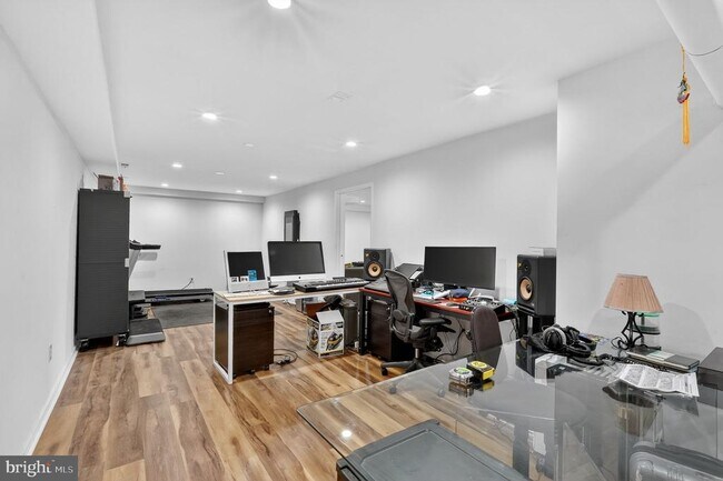 Building Photo - 7011 Fox Chase Rd