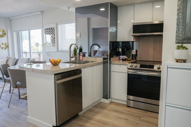 Building Photo - 1918 Brickell Ave