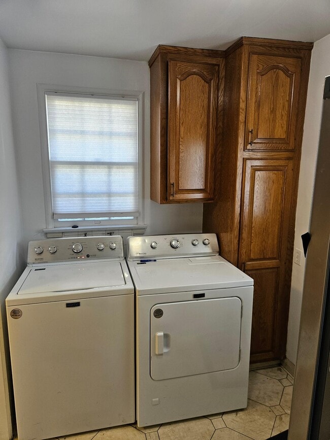 Building Photo - 9022 Alcott St