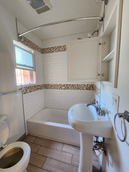 Building Photo - 1845 N Gramercy Pl