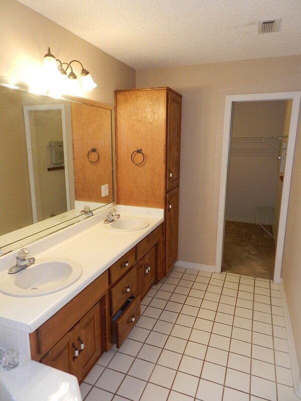 Building Photo - 4995 Pattock Pl