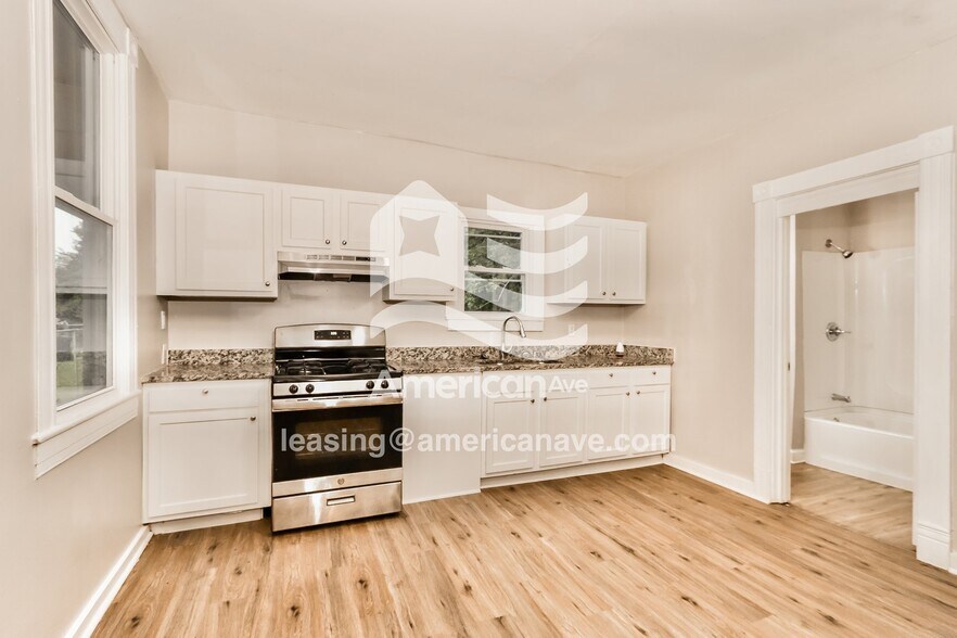 Building Photo - 803 S 33rd St