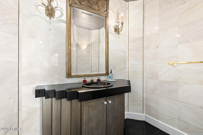 Building Photo - 5400 E Valle Vista Rd