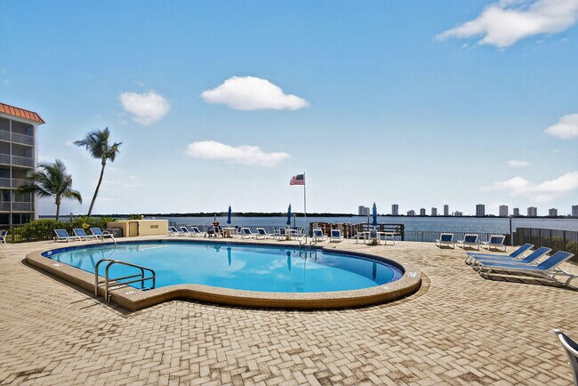 Building Photo - 105 Paradise Harbour Blvd