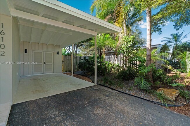 Building Photo - 16102 SW 98th Ave