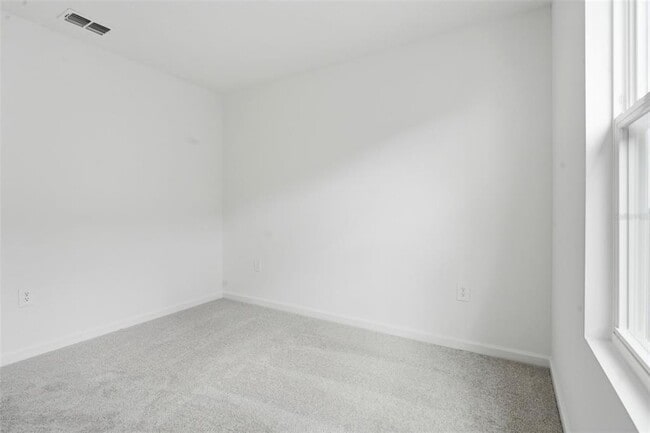 Building Photo - 2756 Lookout Rdg Rd