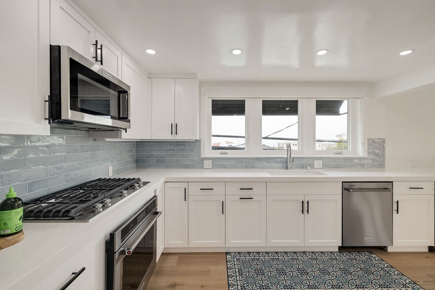 Building Photo - 316 1st St