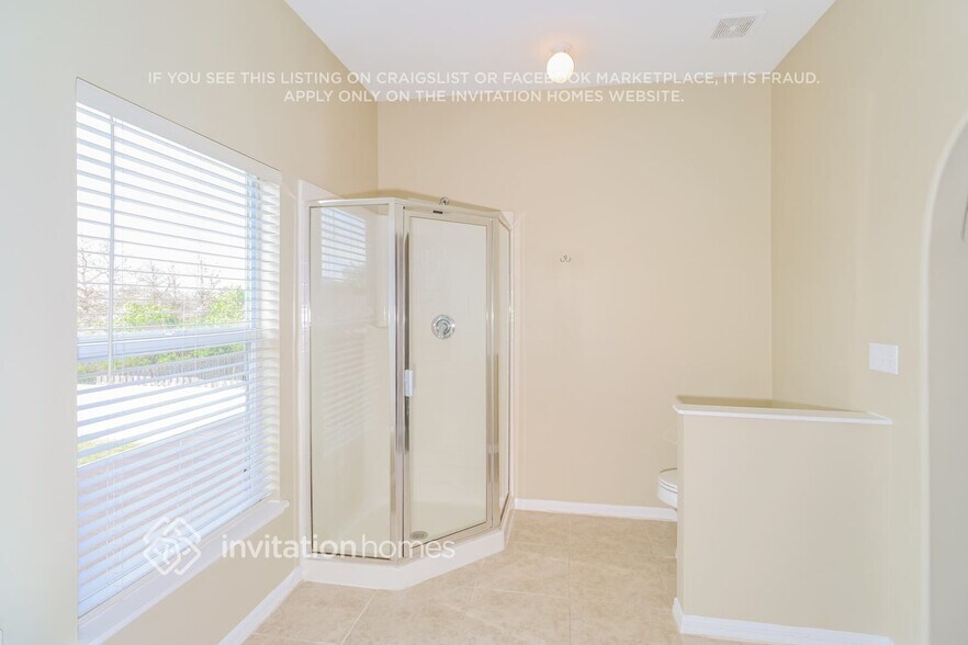 Building Photo - 4496 Four Lakes Dr