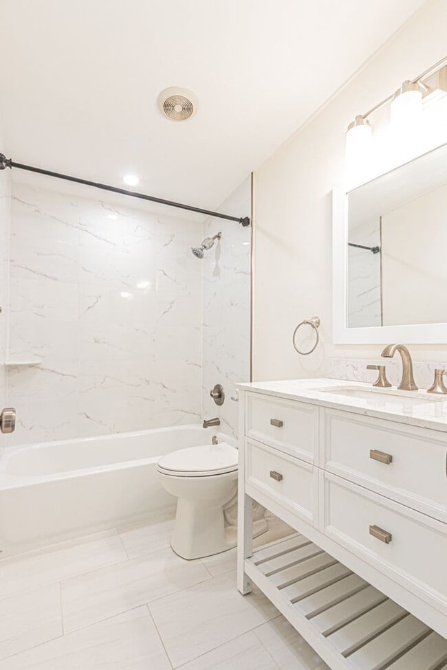 Building Photo - Annual Rental – Pet-Friendly Charming Napl...