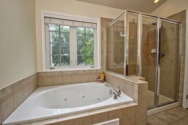 Building Photo - 134 Chapel Harbor Dr