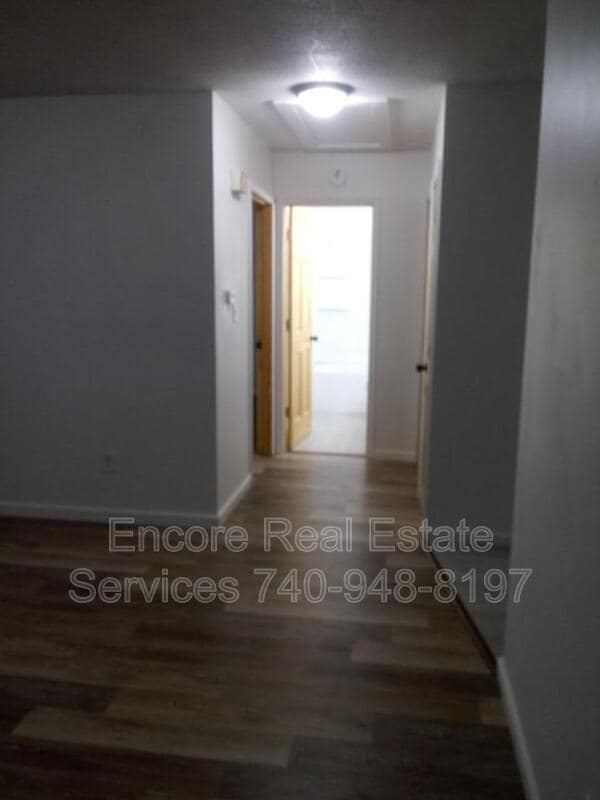 Building Photo - 1720 Oak Ct