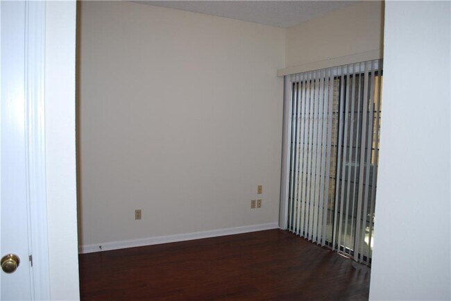 Building Photo - 505 W 18th St
