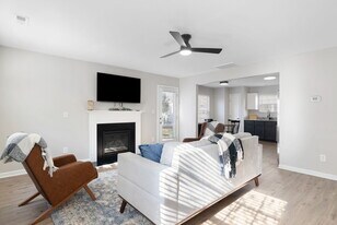 Building Photo - 1000 Lombar St