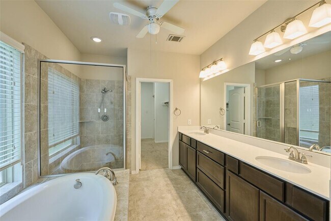 Building Photo - 103 Sunrise Haven Dr