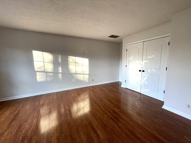 Building Photo - 12003 Corbin Dr