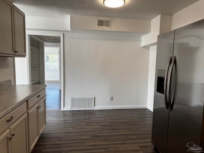 Building Photo - 5367 Locklin Ave