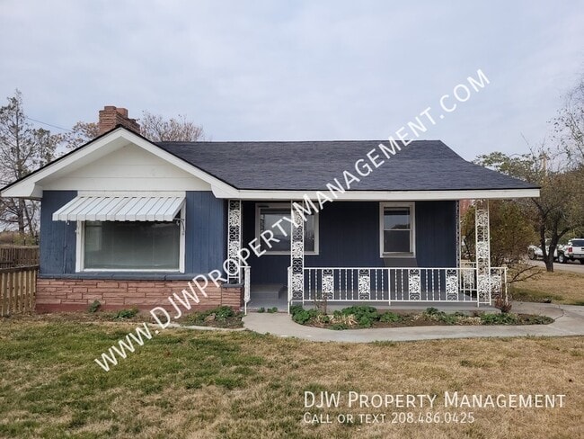 Primary Photo - 16425 Farmway Rd