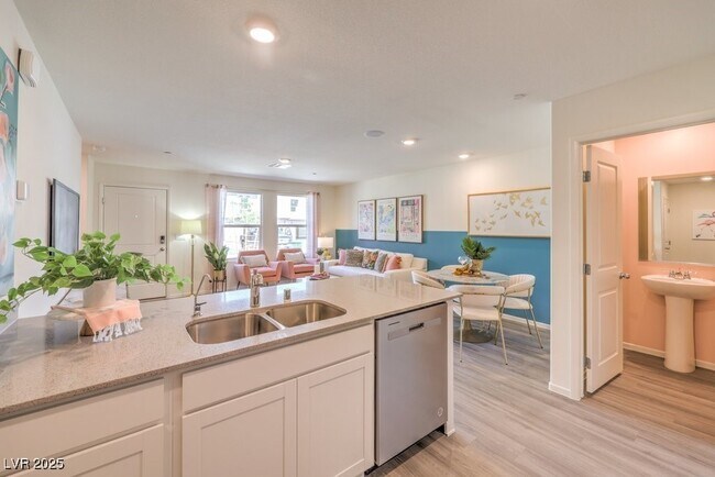 Building Photo - 4966 Fern Mesa Ave