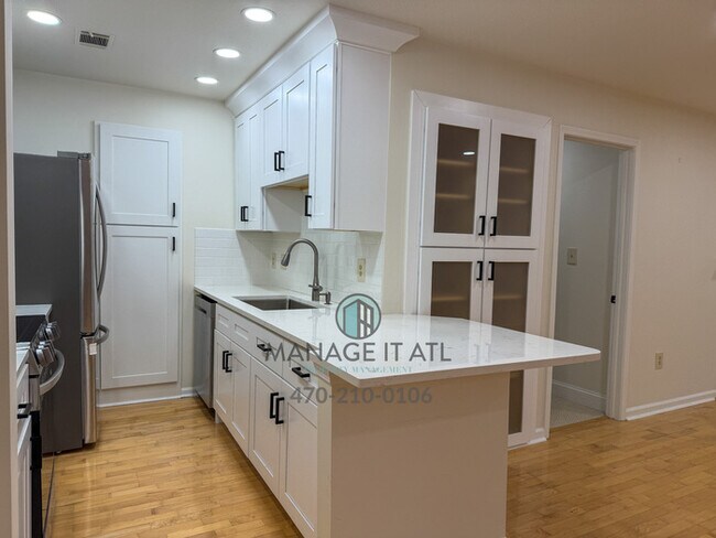 Building Photo - 2 bedroom condo in Atlanta in gated community