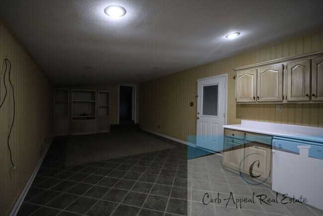 Building Photo - Westside Schools - 3 bed/ 2 bath 2,300 sq.ft.., den/family room, deck in the country on a paved r...