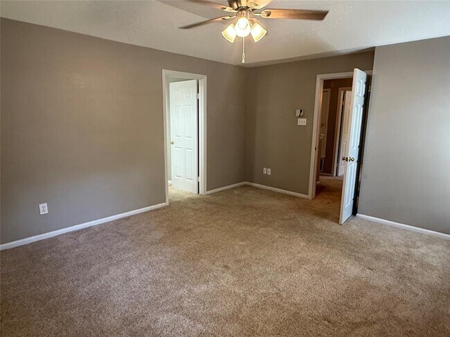 Building Photo - 3810 Babbling Creek Dr