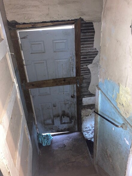 Building Photo - 1628 E Grand Ave