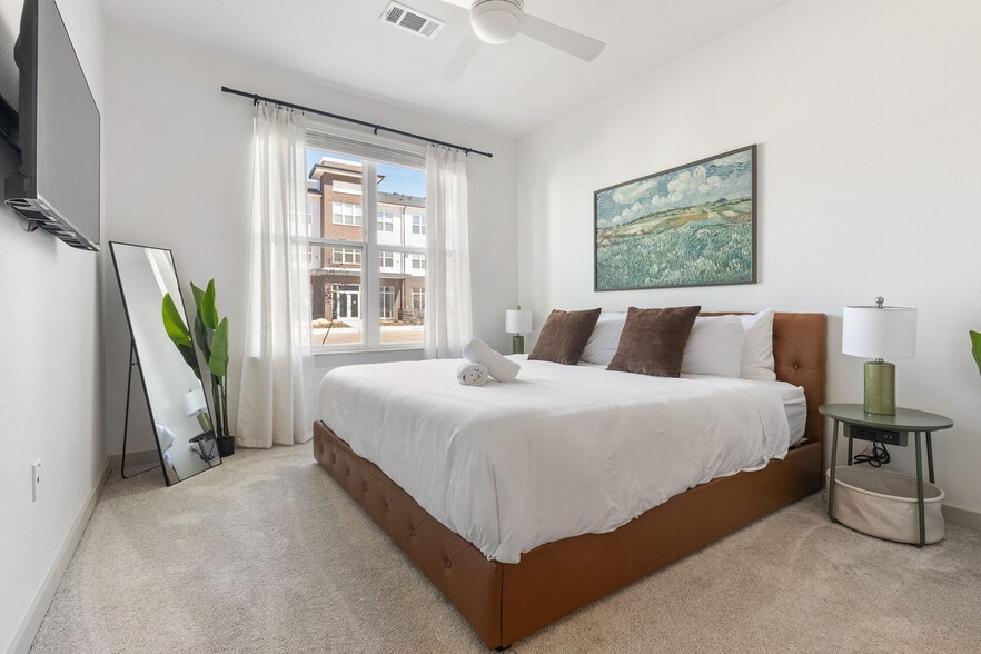 Building Photo - 1301 Leah Ave