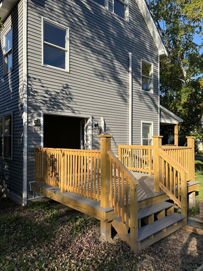 Building Photo - 8406 Leroy St