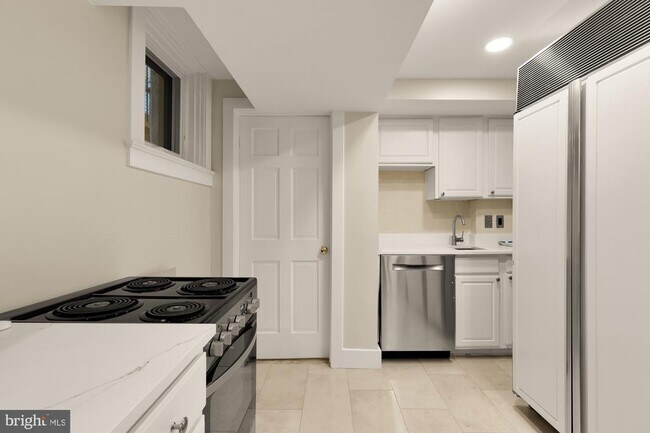 Building Photo - 2137 R St NW