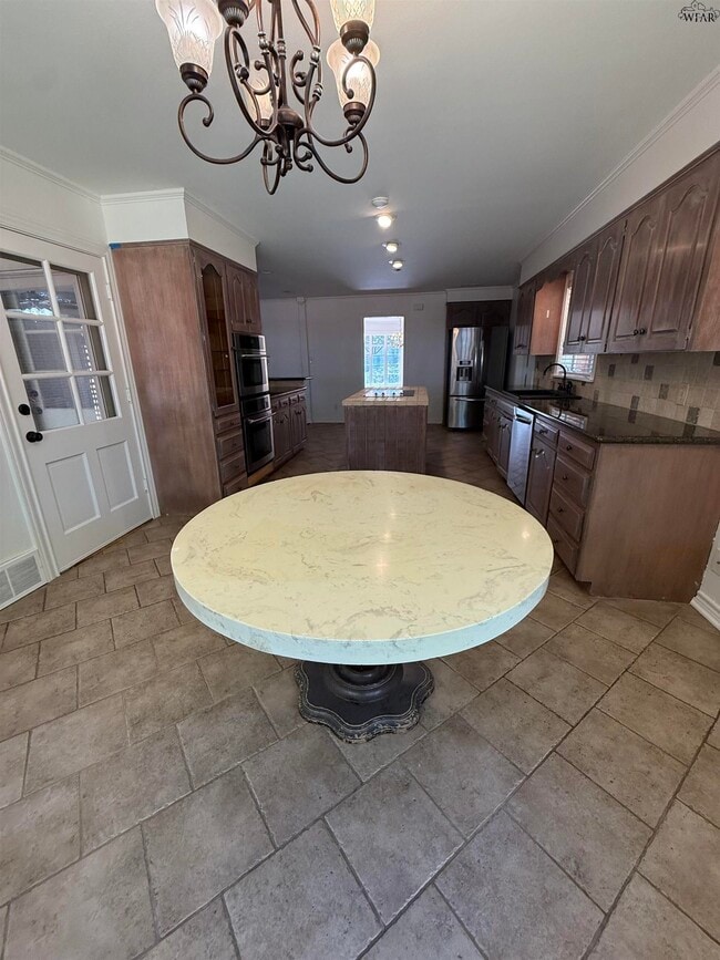 Building Photo - 2208 Avondale St