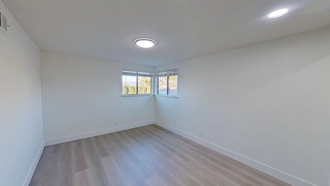 Building Photo - 5913 E Tiber Dr