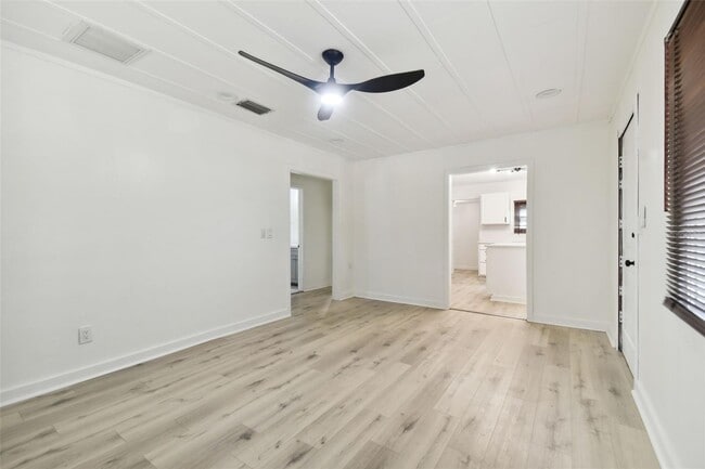 Building Photo - Clearwater 2/1 updated  SFH