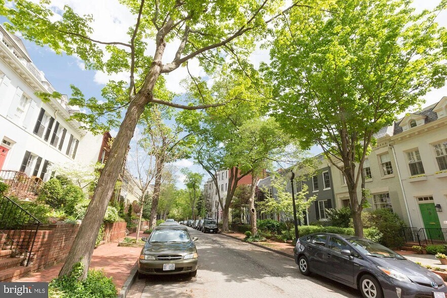 Building Photo - 3014 Dent Pl NW