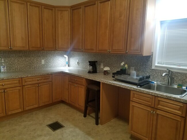 Building Photo - Downtown 2 Story Cottage Monthly Grand Rapids Rental