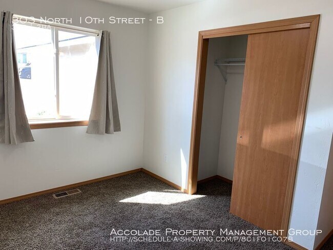 Building Photo - Brand new Duplex - Selah