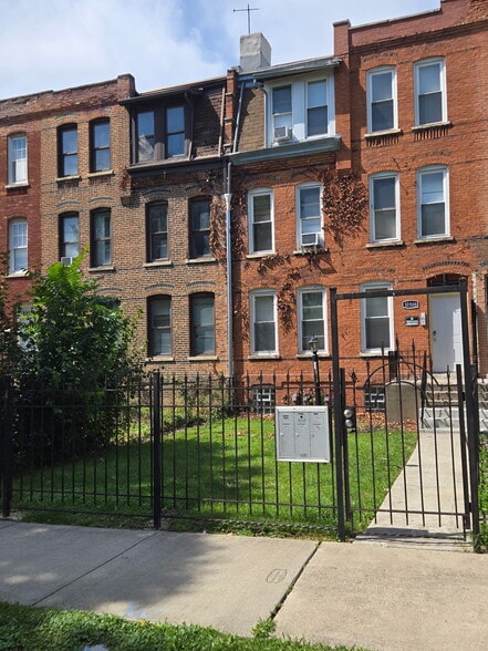 Facing front - 10508 S Maryland Ave