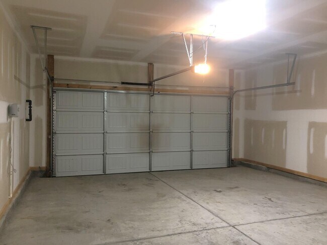 Building Photo - 502 Geranium St