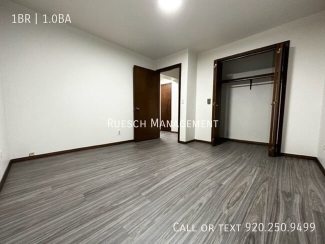 Building Photo - Recently Renovated 1 Bedroom 1 Bath Upper ...