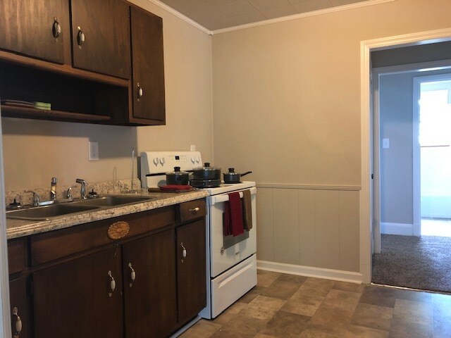 Building Photo - 1003 Silver Ave