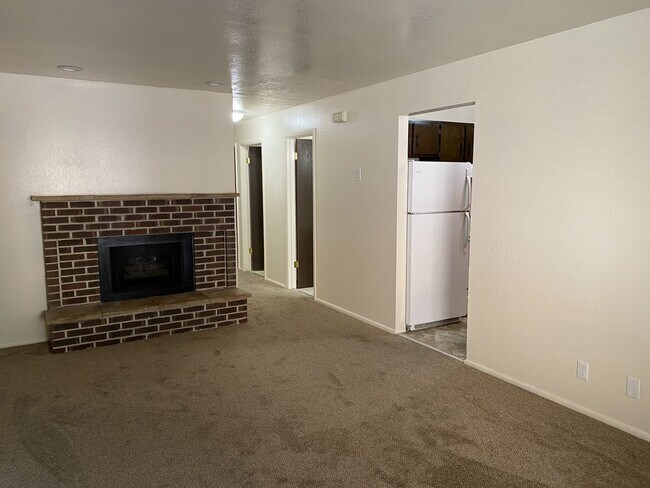 Building Photo - Super Cute 2 Bed 2 Bath in Murray